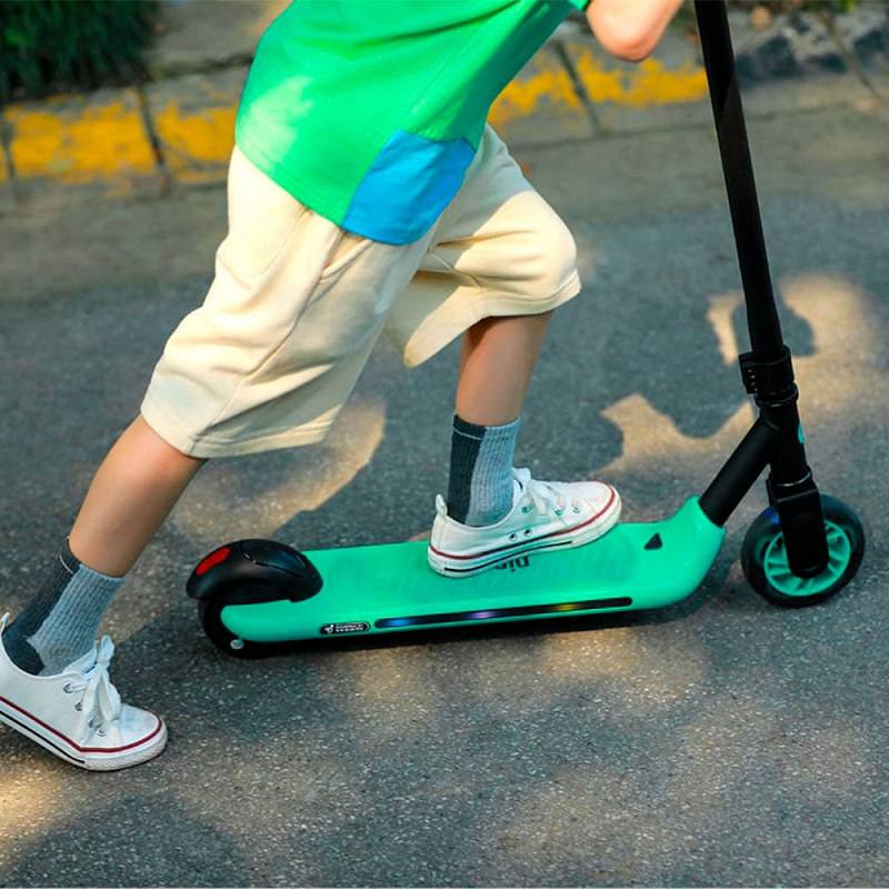 Scooter Eléctrico para Niños Segway Ninebot eKickScooter ZING A6 con Luz LED